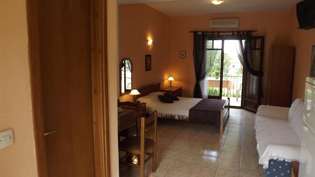 Pefka Studios & Apartments Vourvourou Room photo